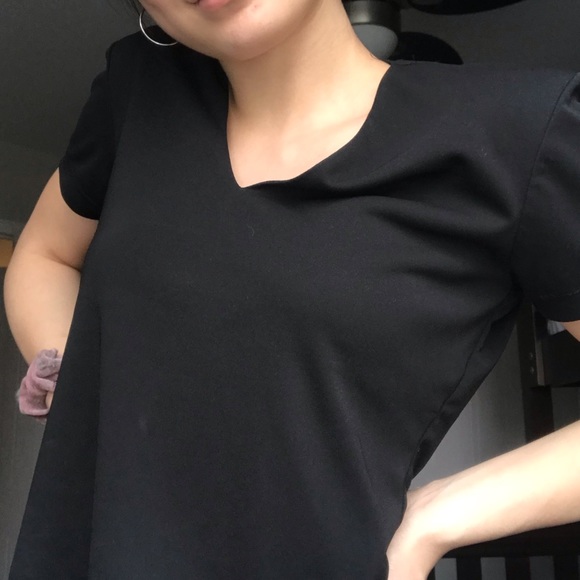 Black v neck - Picture 2 of 2